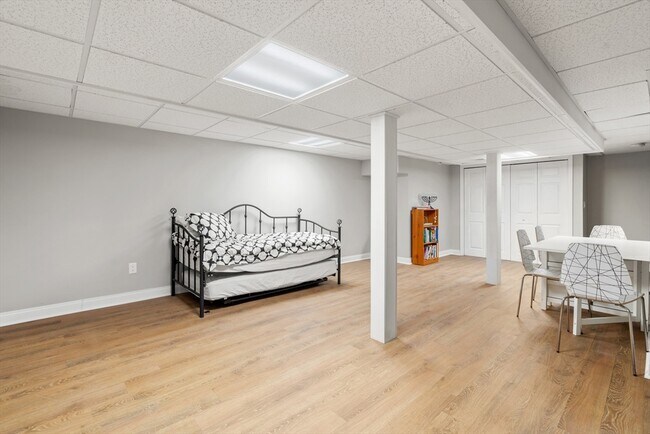 Building Photo - 32 E Chestnut St
