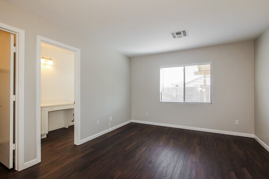 Building Photo - 12337 W Rosewood Dr