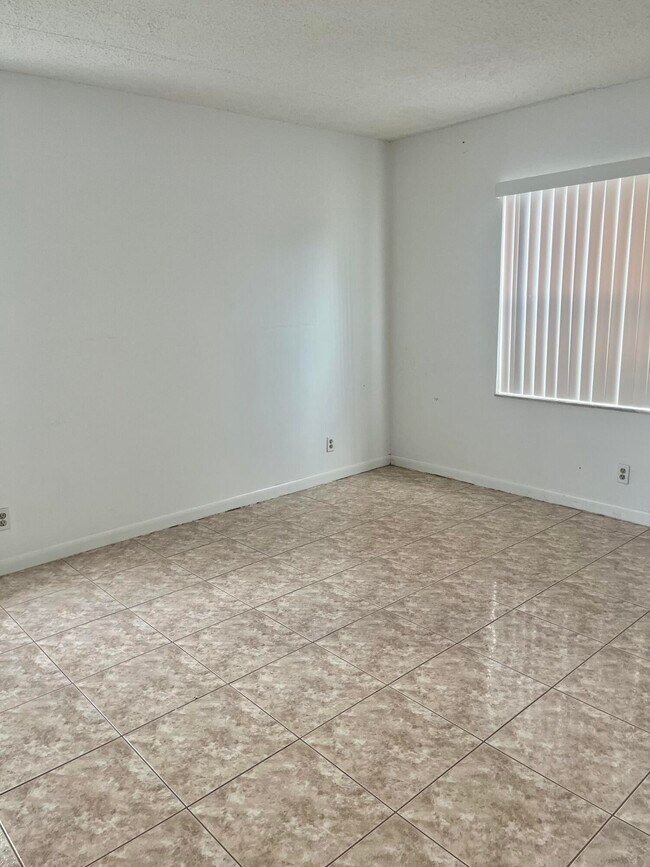 Building Photo - 7178 Golf Colony Ct