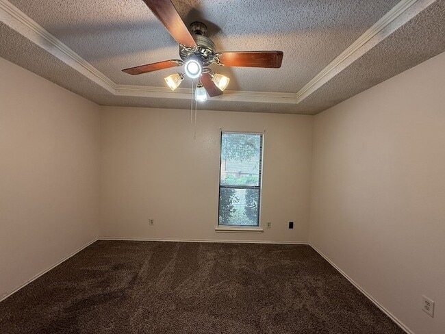 Building Photo - 816 Summit Dr