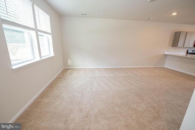 Building Photo - 128 Willowtree Ln
