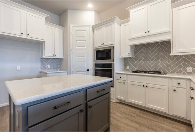 Building Photo - 5034 Morrison Dr