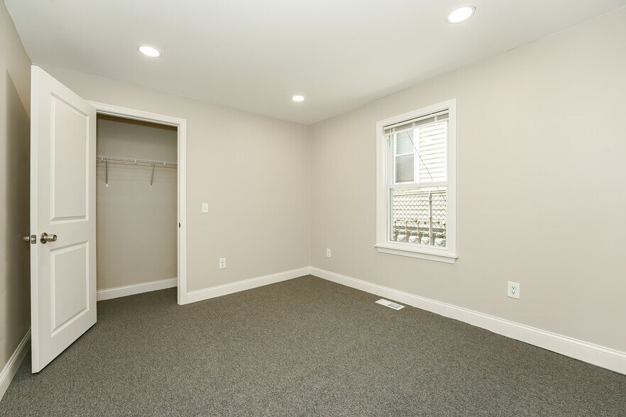 Building Photo - 71 Saint Elizabeth St