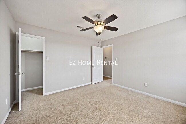 Building Photo - 16267 Silver Wing Ln