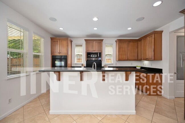 Building Photo - 2469 Kinsella Way