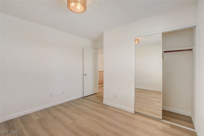 Building Photo - 10808 Wallflower Ave