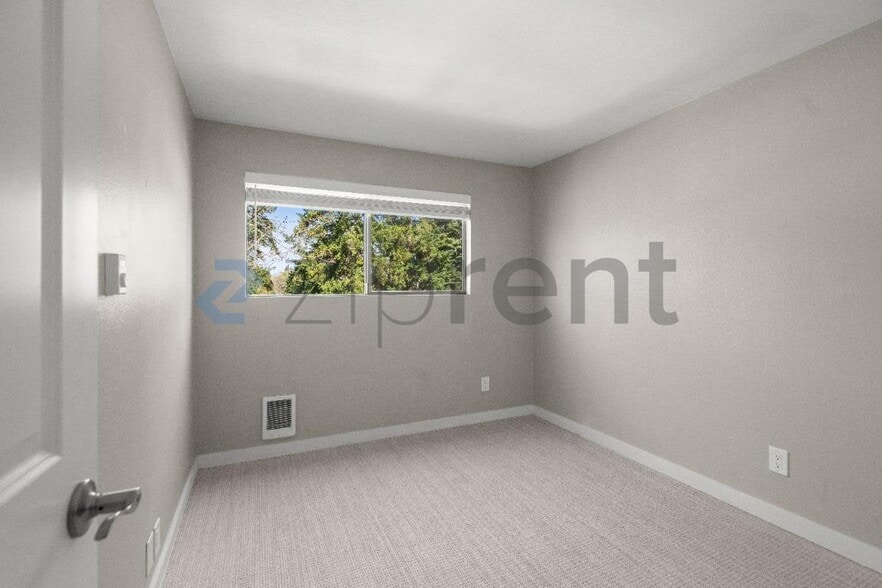 Building Photo - Unit F201