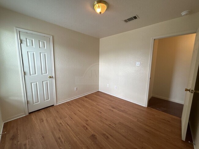 Building Photo - 1407 Dugger Cir