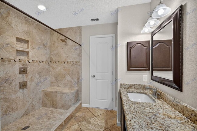 Building Photo - 2607 Parkview Dr
