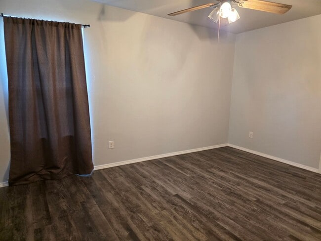 Building Photo - 3 Bedroom home for rent in Noble!