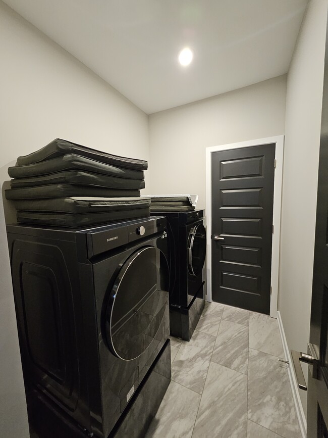 Building Photo - 228 Oakhurst Wy