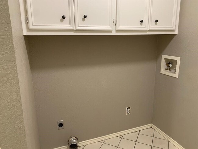 Building Photo - Townhome 2/2