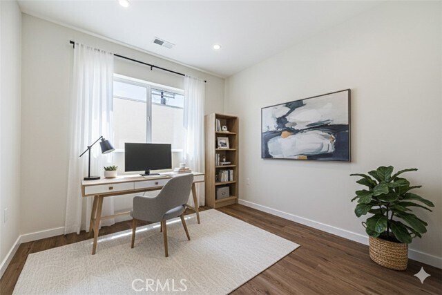 Building Photo - 1859 1/2 S Crenshaw Blvd