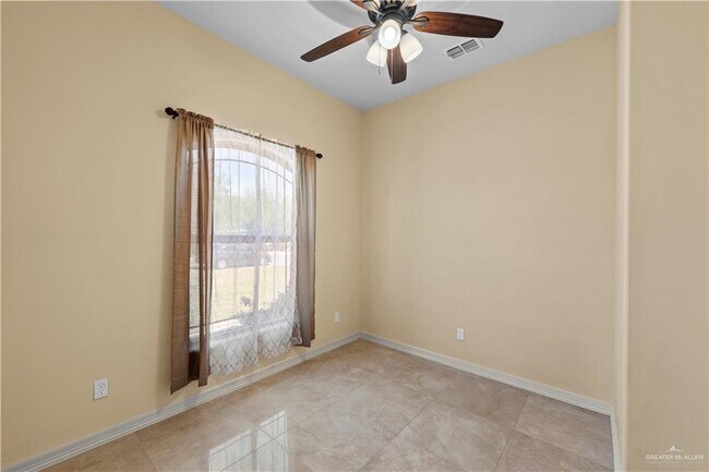 Building Photo - 3619 Daytona Ave