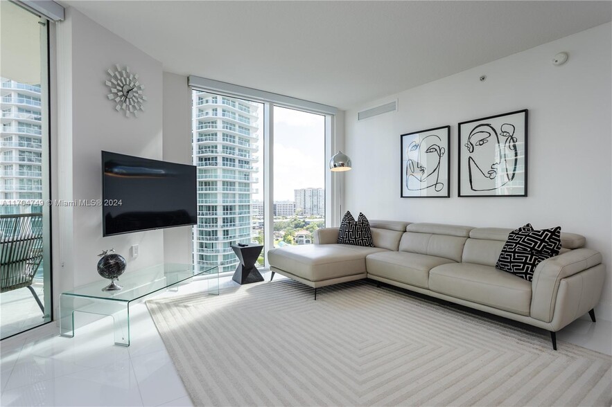 Primary Photo - 200 Sunny Isles Blvd