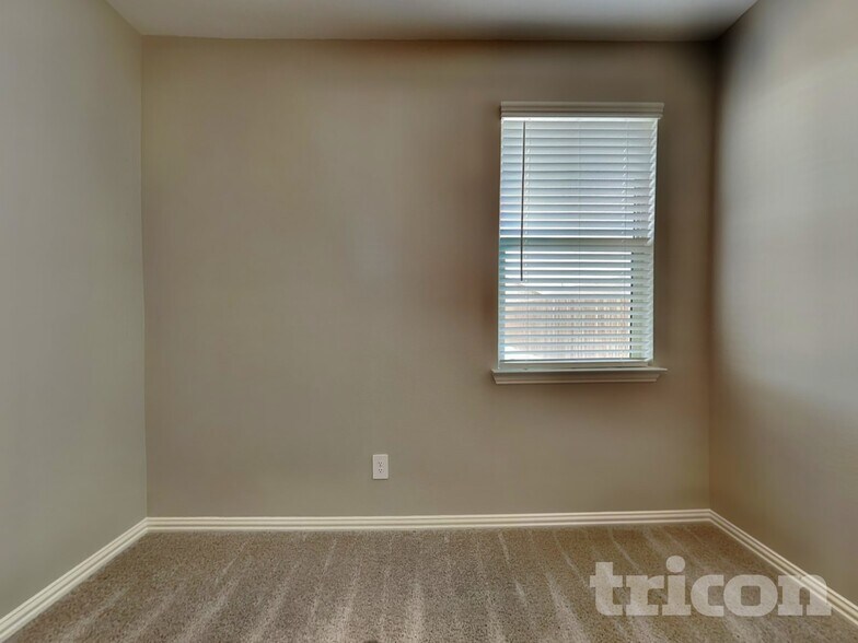 Building Photo - 2106 Silver Charm Ln