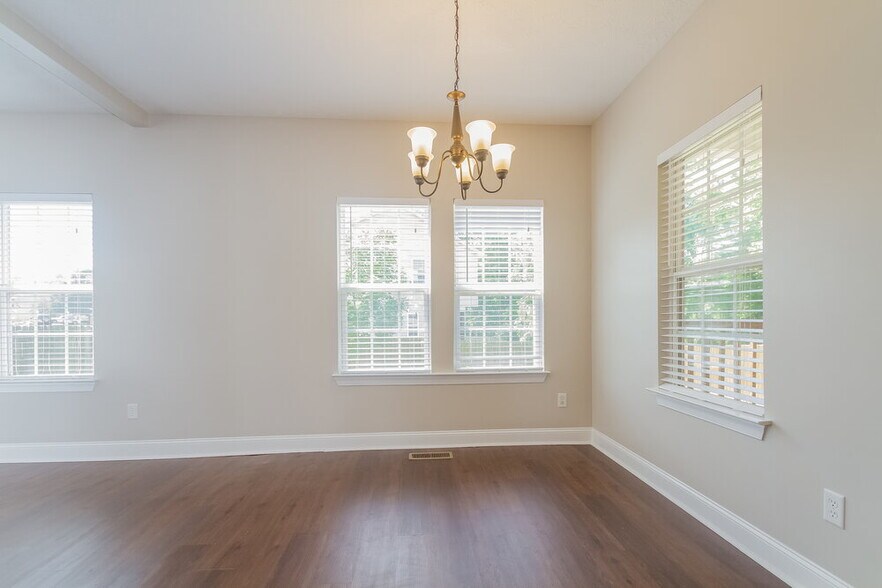 Building Photo - 1001 Morning Ct