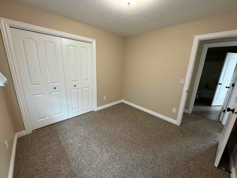 Building Photo - 352 Kimberly Dr