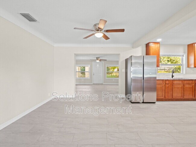 Building Photo - 7740 Pine Lake Dr