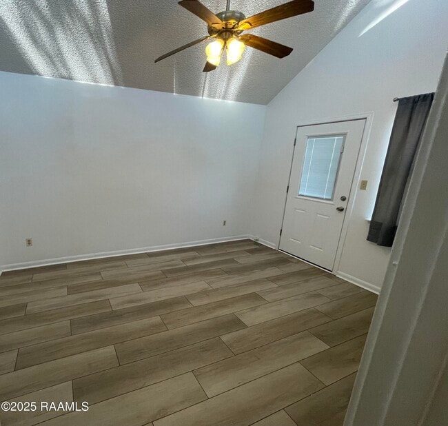 Building Photo - 104 Mindes Dr