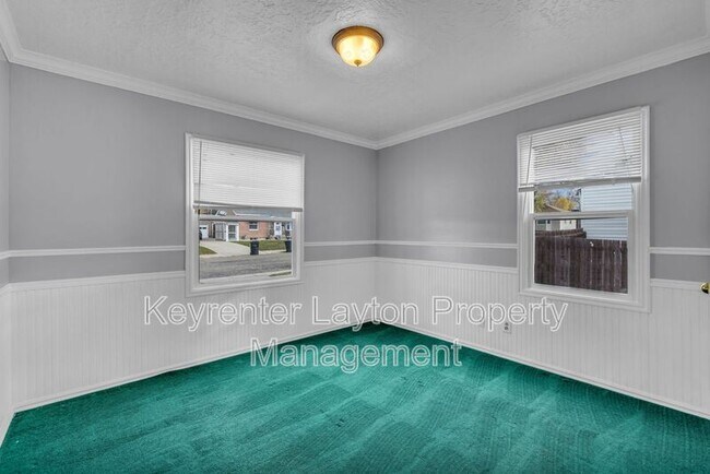 Building Photo - 12 Lakeview Drive