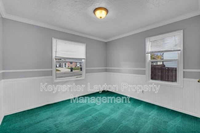 Building Photo - 12 S Lakeview Dr