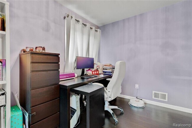 Building Photo - Beautiful Home in Dearborn Heights