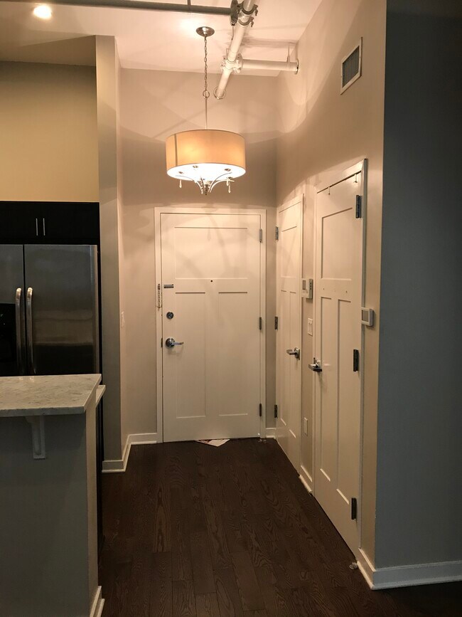 Building Photo - 5 Main St