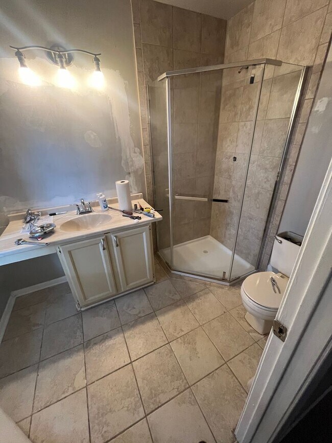 Building Photo - 3 Bd / 2.5 Bth Pennsbury School District Townhome