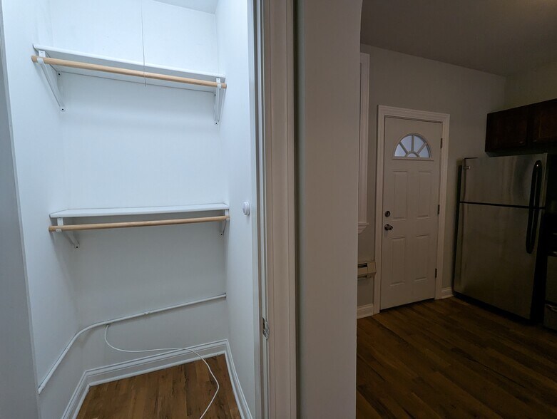 Building Photo - 4417 N Wolcott Ave