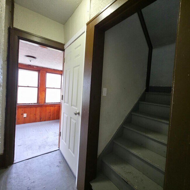 Building Photo - 1394 Larchmont Rd