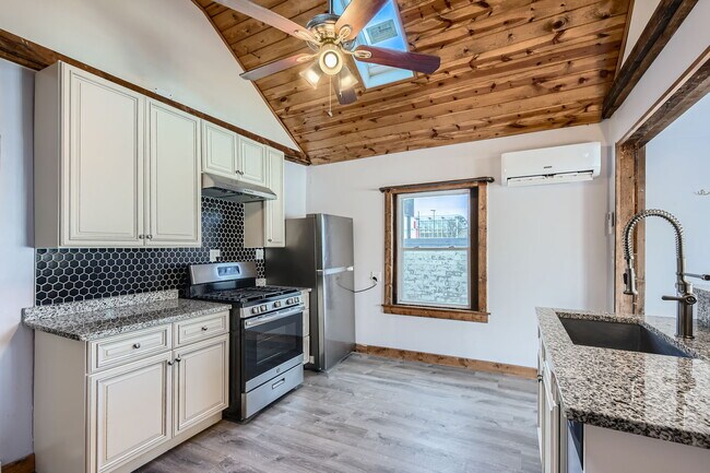 Building Photo - 3147 N Spaulding Ave