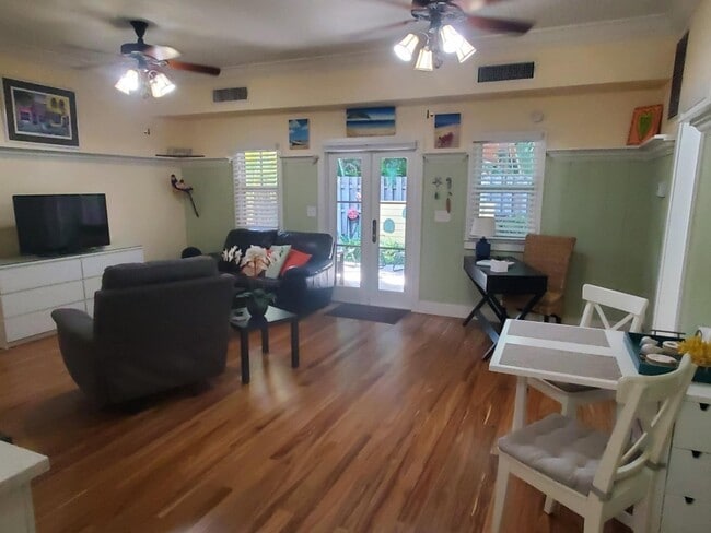 Building Photo - 226 NE 1st Ave