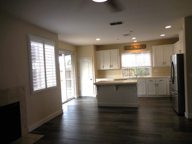 Building Photo - 1734 Lee Dr