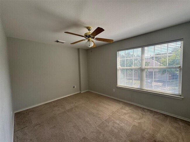 Building Photo - 1810 Rosenborough Ln N