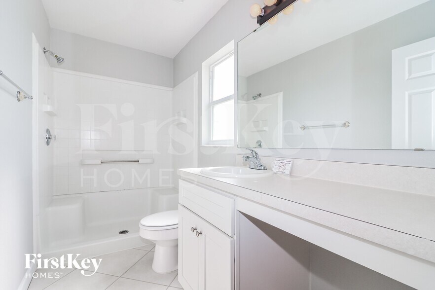 Building Photo - 12025 Larson Ln