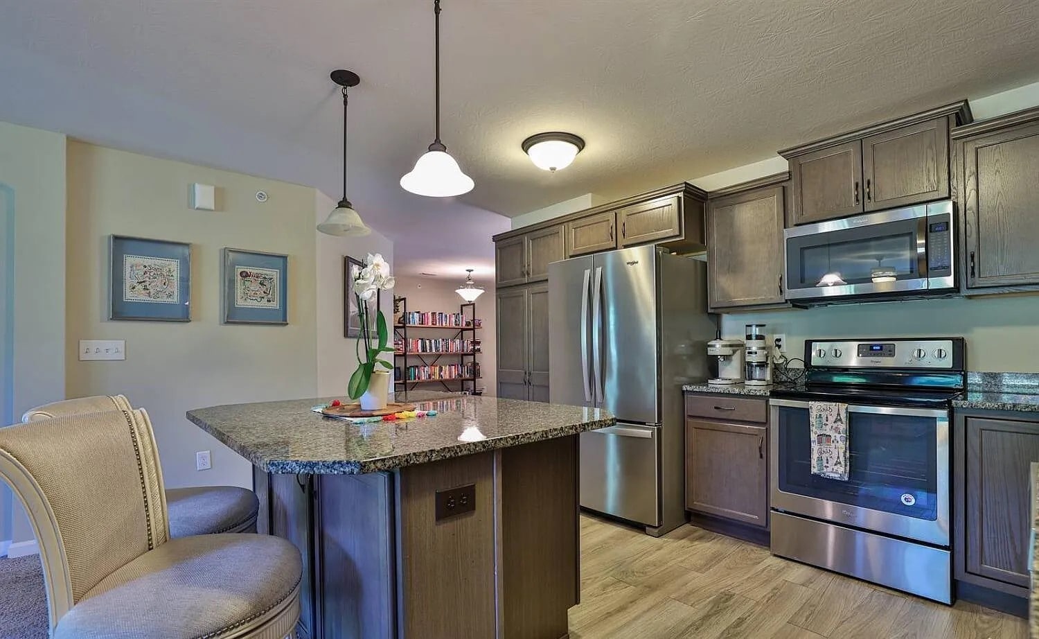 Building Photo - 7947 Oakbridge Way