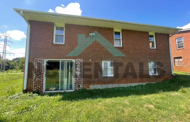 Building Photo - 1663 E 23rd St