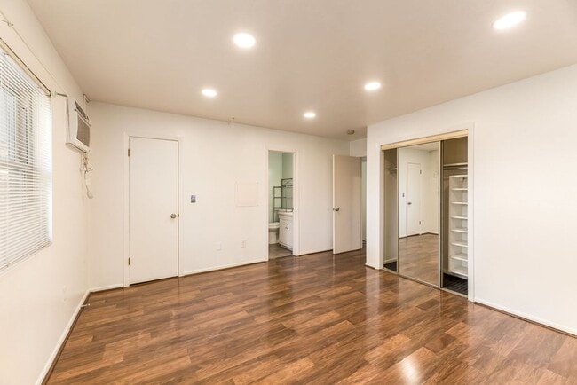 Building Photo - 4517 1175 W