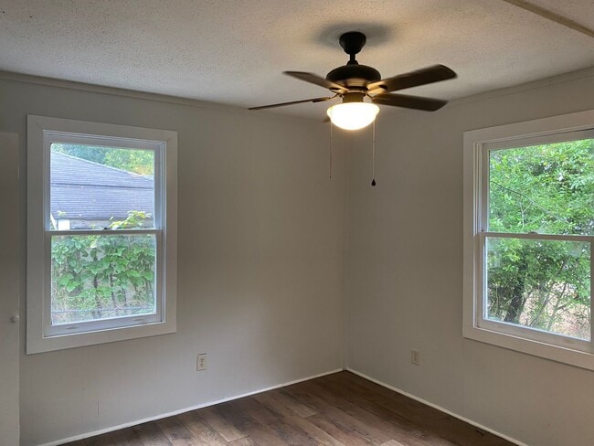 Building Photo - 145 Aster Cir