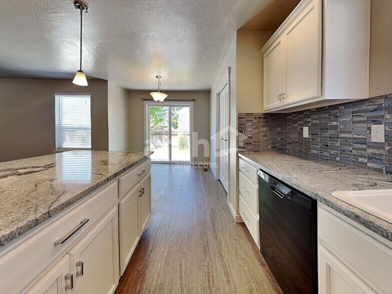 Building Photo - 9860 W Mossywood Dr