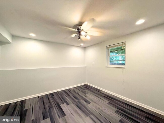 Building Photo - 10405 Bloom Dr