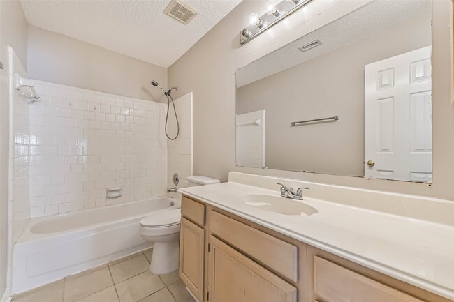 Building Photo - 2107 Bennigan St