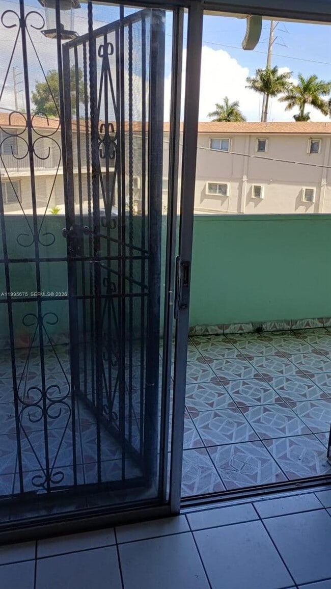 Building Photo - 701 S Royal Poinciana Blvd