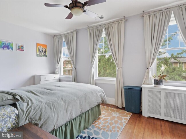 Building Photo - 1813 Bay St SE