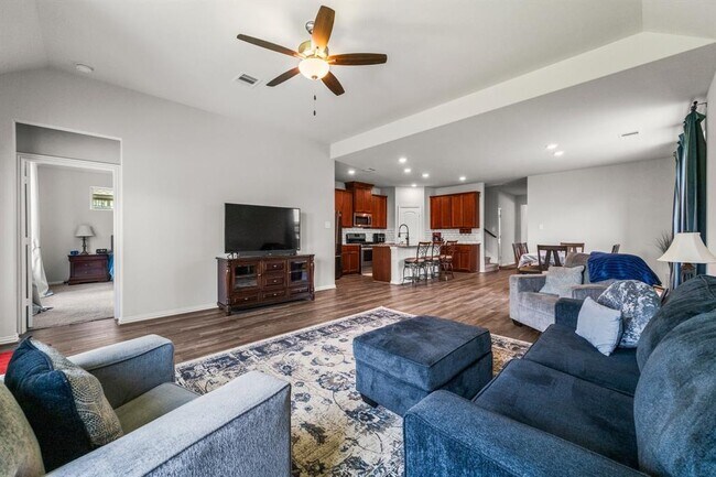 Building Photo - 819 Spruce Pine Dr