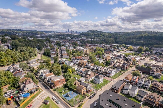 Building Photo - OUTSTANDING 3 BEDROOM MCKEES ROCKS HOME AV...