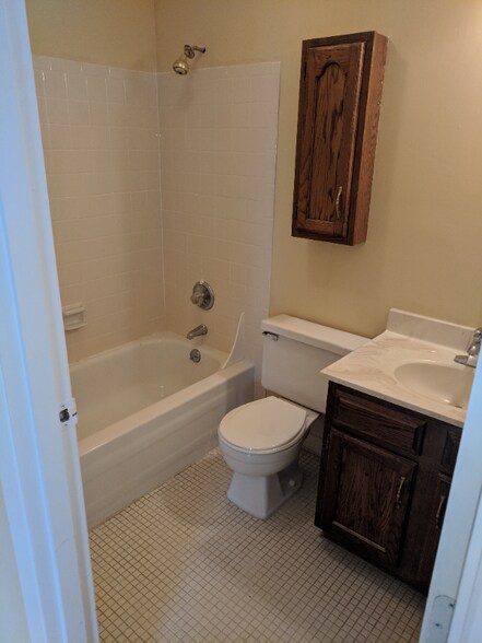 Building Photo - 3224 Pebblebrook Ln