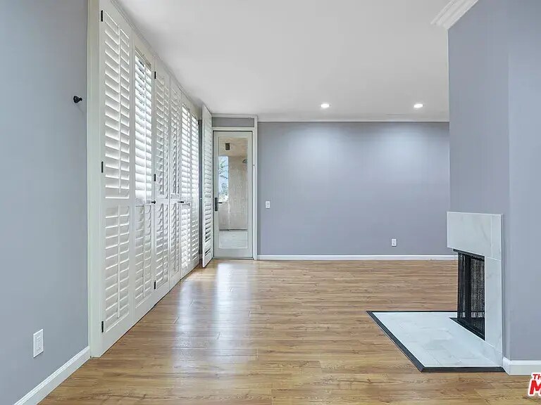 Building Photo - 930 N Wetherly Dr
