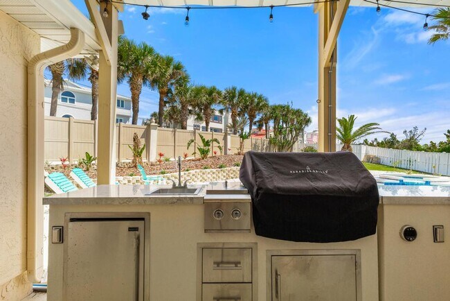 Building Photo - 200 Islamarada Ct